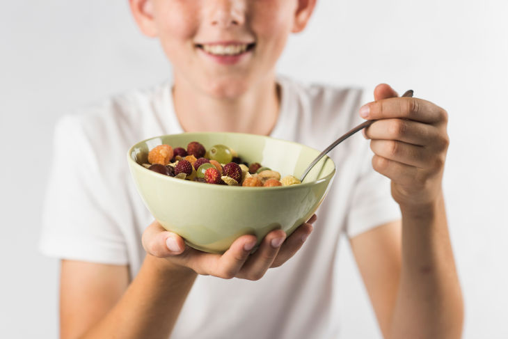 como incentivar o filho a comer melhor